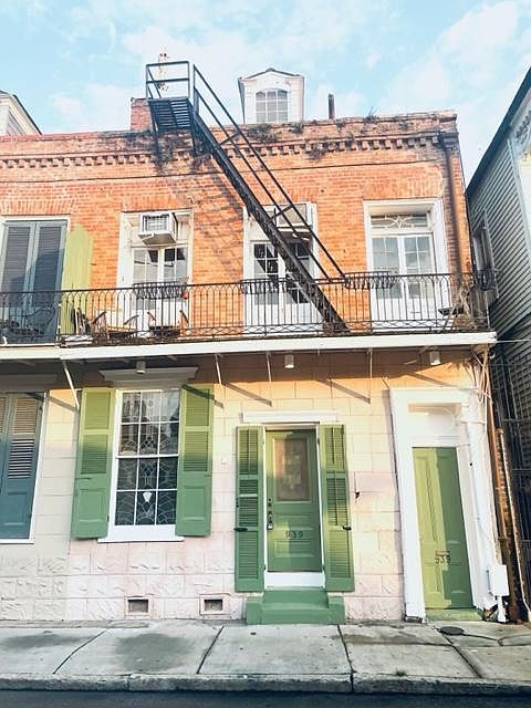 1st image of 939 Burgundy St APT 1