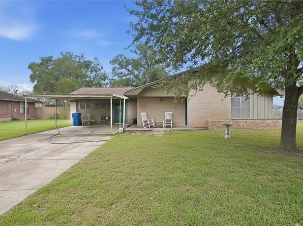 1000 Austin St, George West, TX 78022