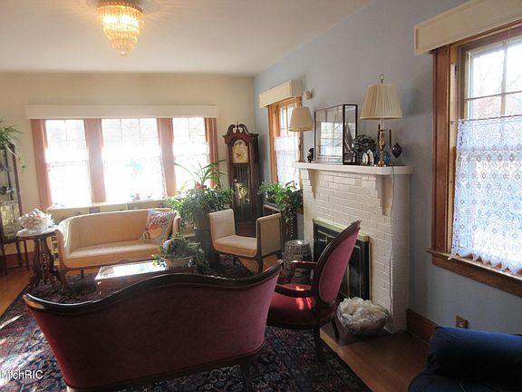 2nd image of 2424 Glenwood Dr