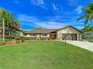 907 Lucerne Pkwy, Cape Coral, FL 33904