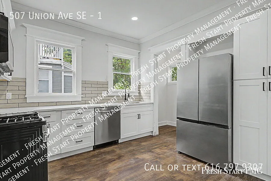 Charming 2-Bedroom Duplex in Heritage Hill — Photo 1