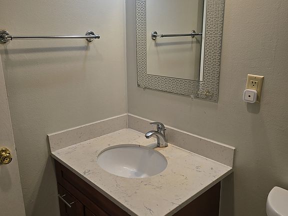 5th image of 1421 Benton St APT D