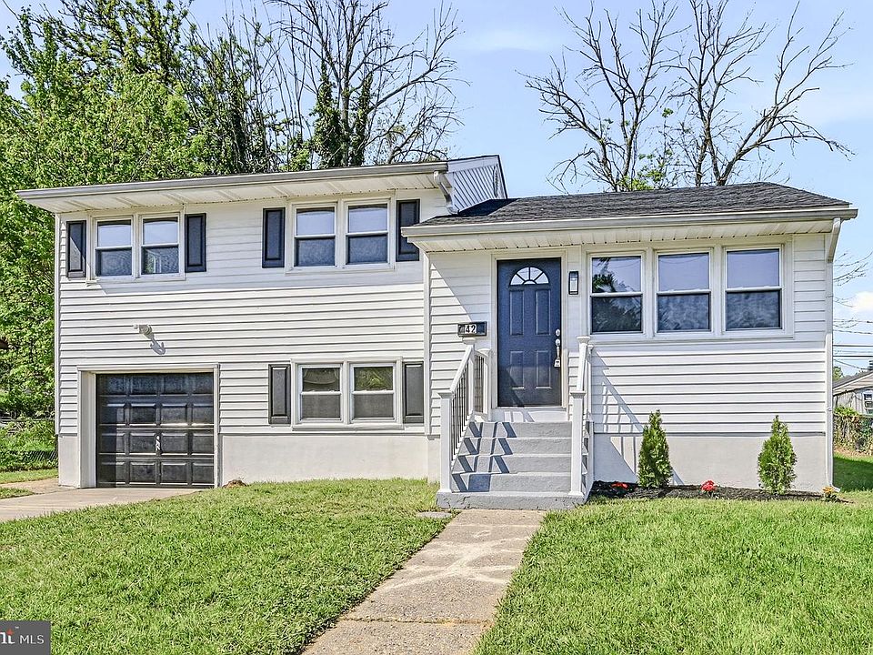 1st image of 42 Briarcliff Dr
