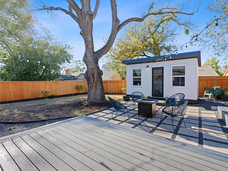 4916 Transit Cir — Photo 19
