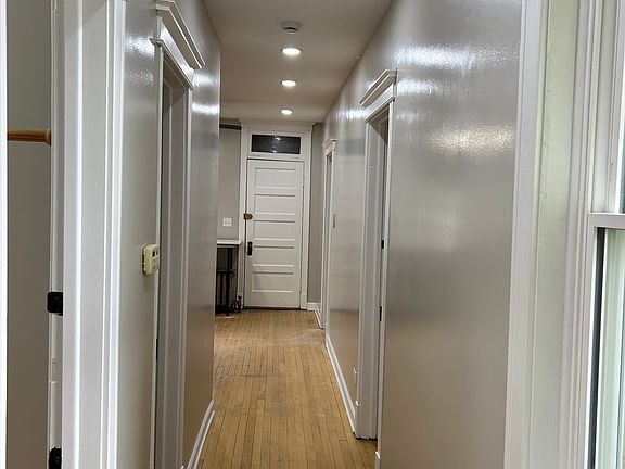 2nd image of 3639 W Wolfram St APT 1