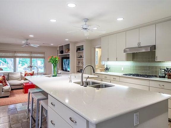 3rd image of 4242 Shady Hill Dr