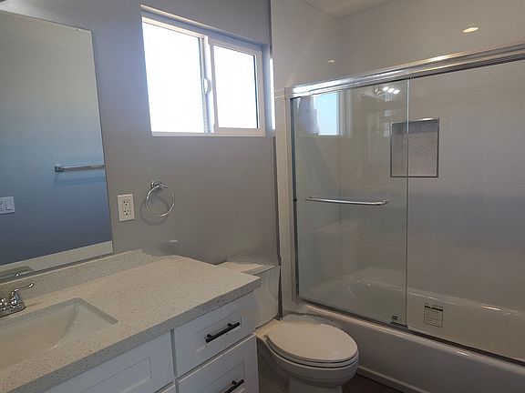 3rd image of 26631 Cypress St