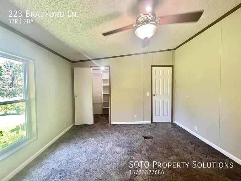 223 Bradford Ln — Photo 31