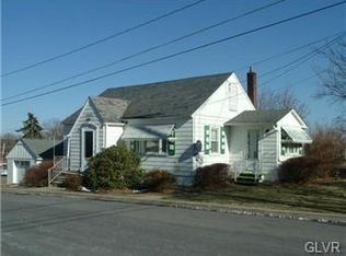 15 Mount Carmel St, Roseto, PA 18013