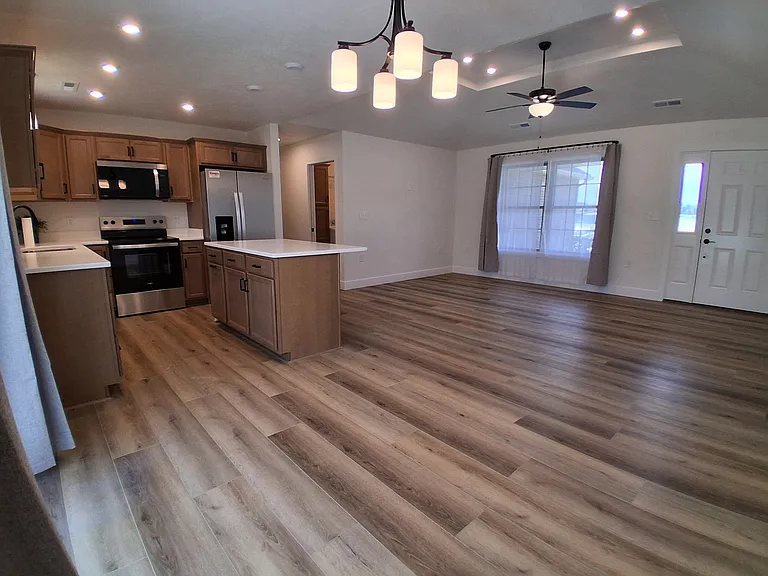 1453 W Todd Ln — Photo 6