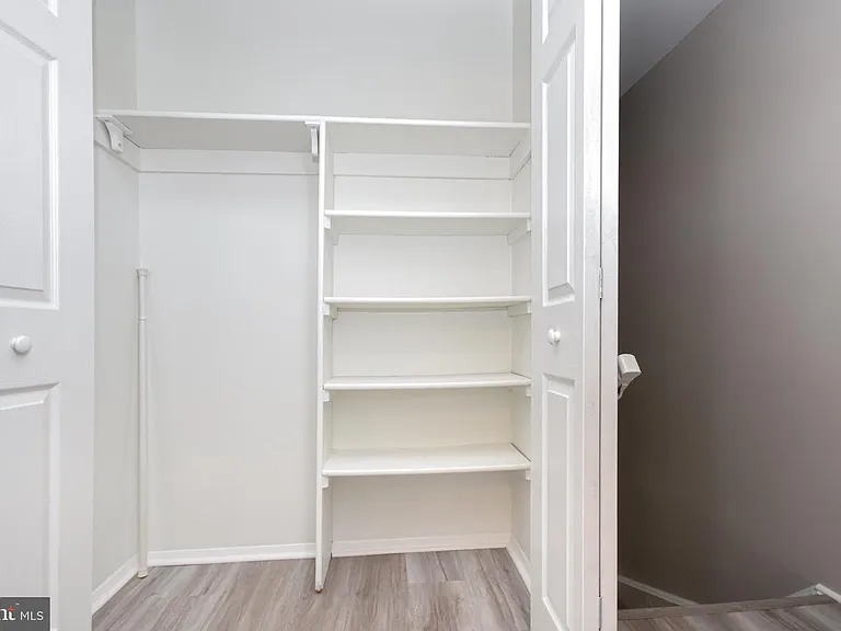 8853 Teakwood Ct — Photo 32