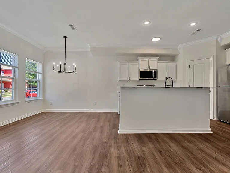 732 N Wordsworth Ln — Photo 8
