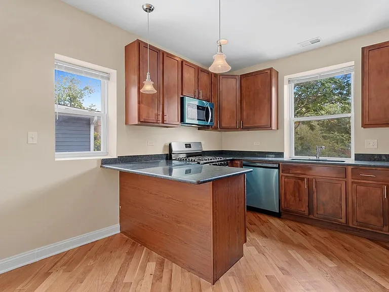 7211 N Damen Ave #2 — Photo 13