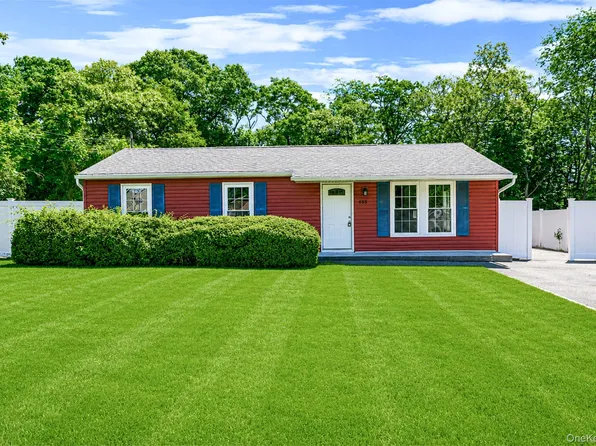 655 Post Ave, Bellport, NY 11713