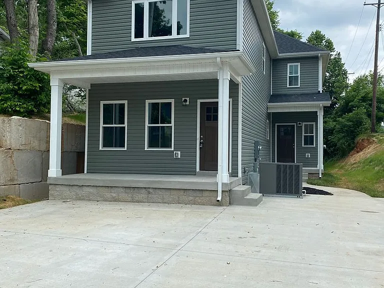 714 Gracey Ave — Photo 2