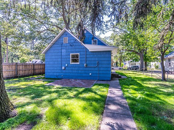 5th image of 2836 Leahy St