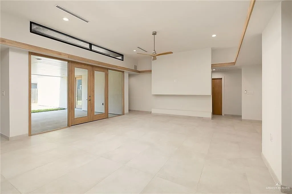 4 bed, 3.5 bath, 2332 sqft, $3,700 — Photo 4