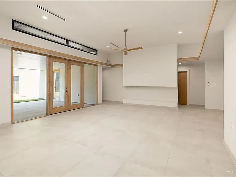 3717 Zenker Ave — Photo 4