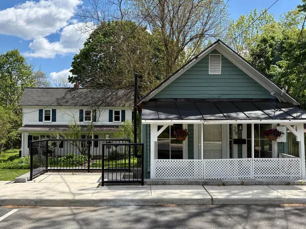 31 Main St, Round Hill, VA 20141