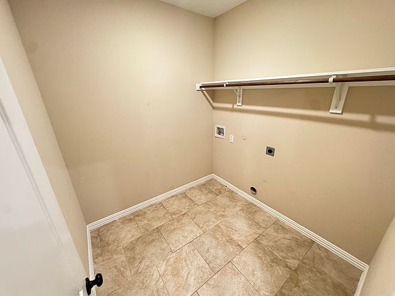 5th image of 127 Canales Cir