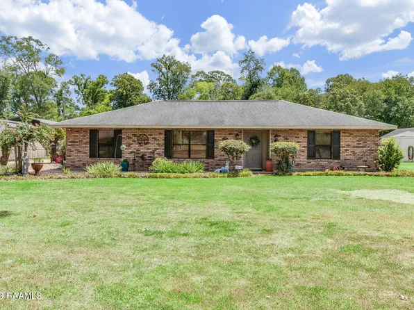 140 Wisteria Dr, Opelousas, LA 70570