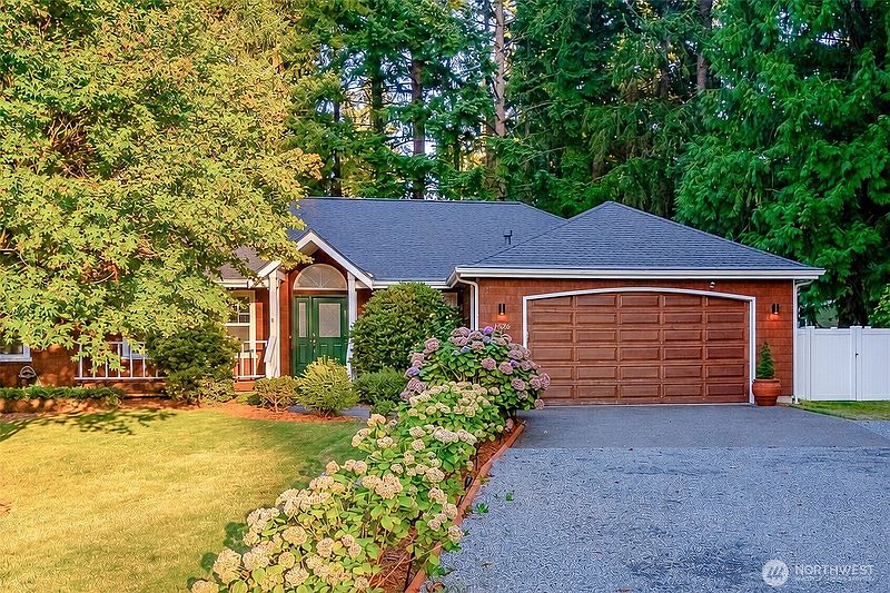 2nd image of 15906 Lindsay Road SE