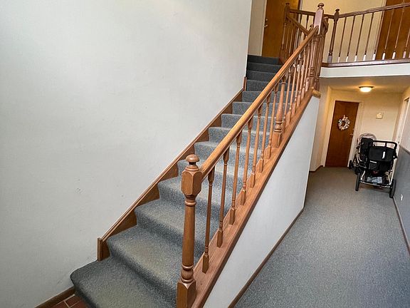 3rd image of 1880 Fox Run Dr Unit C