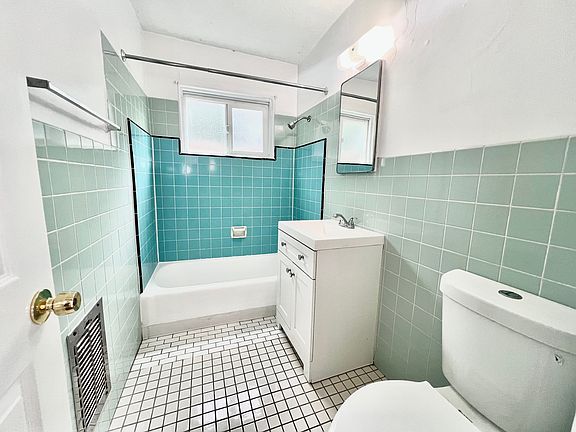 5th image of 3726-37285A Ingraham St