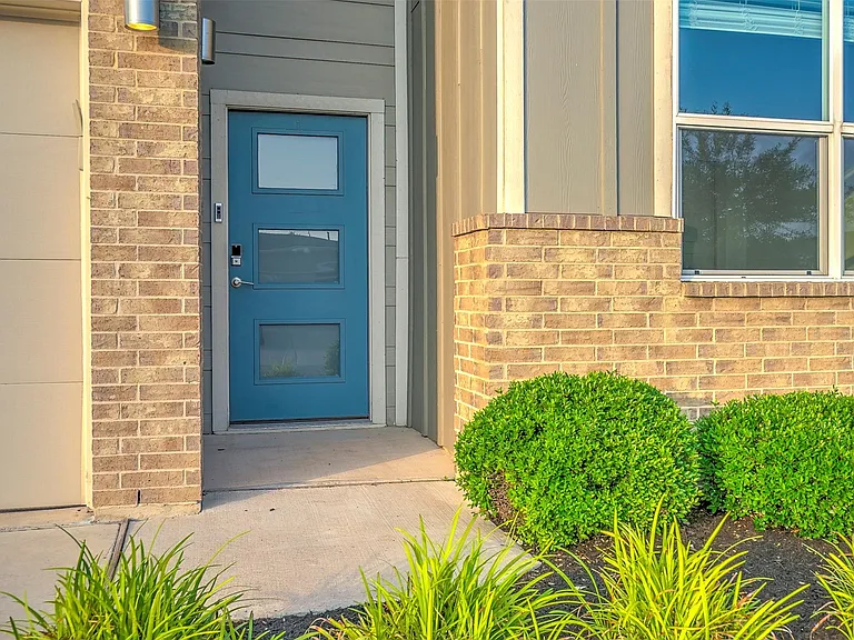 4613 Tully Dr — Photo 3