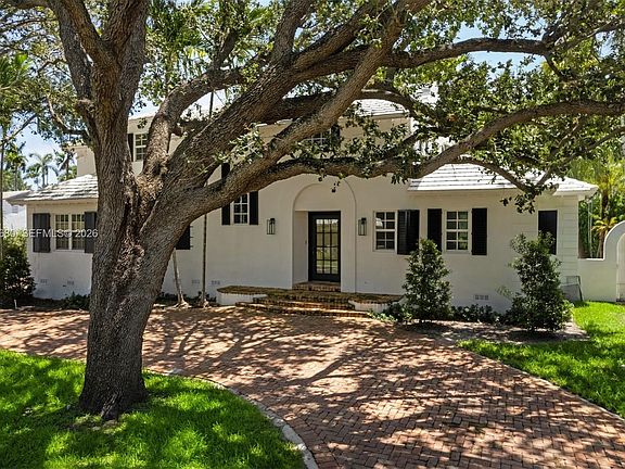 2nd image of 6675 Roxbury Ln