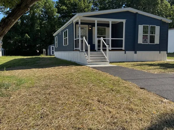 99 Terry Ln, Halfmoon, NY 12065