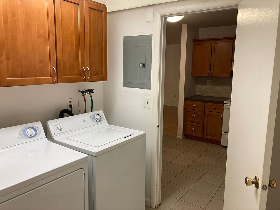 2nd image of 103 Amberly Dr Unit E