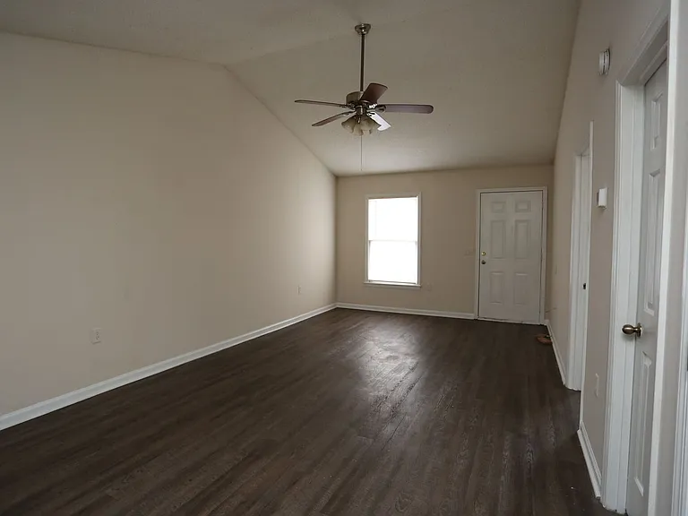 100 Lanier Dr #3 — Photo 3