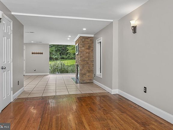 5th image of 28 Jacqueline Dr