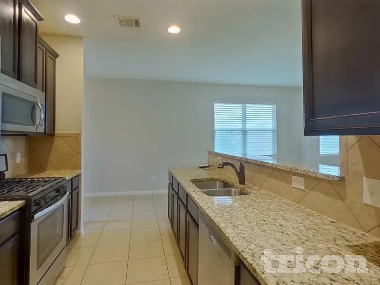 1477 Treeta Trl — Photo 5