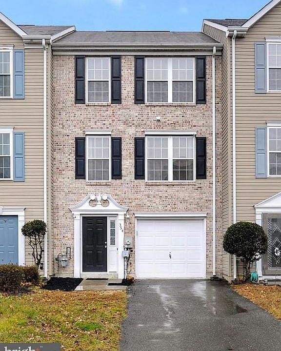 1st image of 354 N Barrington Ct