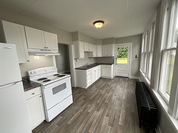 5th image of 60 Church St