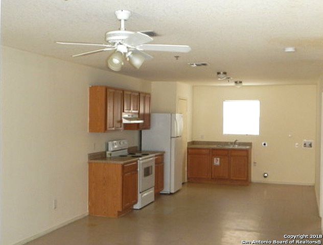 2nd image of 930 Drury Ln APT 1
