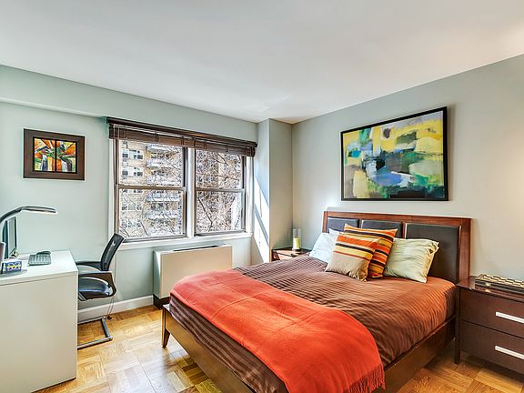 4th image of 55 E 9th St APT 4H