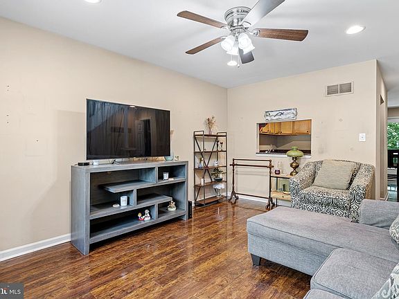 4th image of 4963 Mermaid Blvd