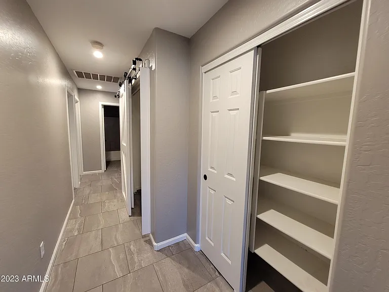 758 W Oxford Ln — Photo 15