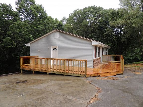 3rd image of 128 Poplar Dr