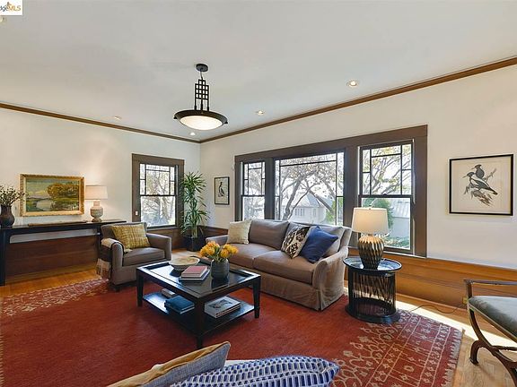 5th image of 1065 Mariposa Ave