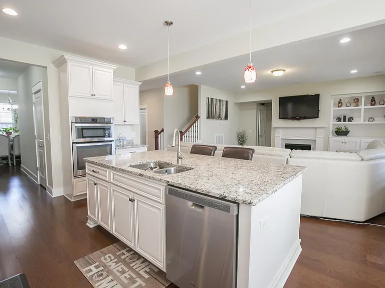 632 Newcomb St — Photo 33