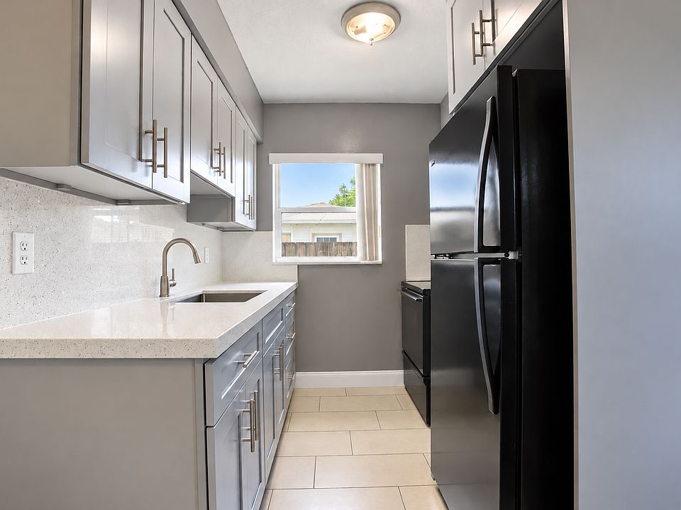 Brand new kitchen! Quartz counter tops and soft closing cabinets.
