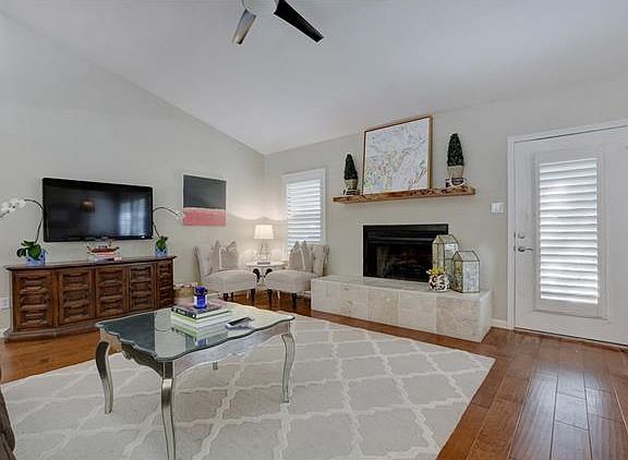4th image of 9805 Grand Oak Dr