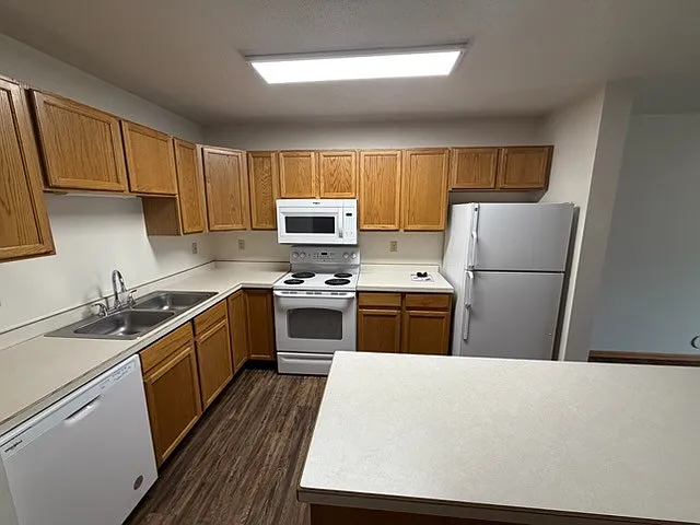 Westlake Townhomes Apartments — Photo 3