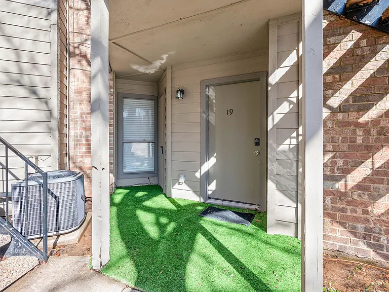 1608 Pecan Chase Cir #19 — Photo 3