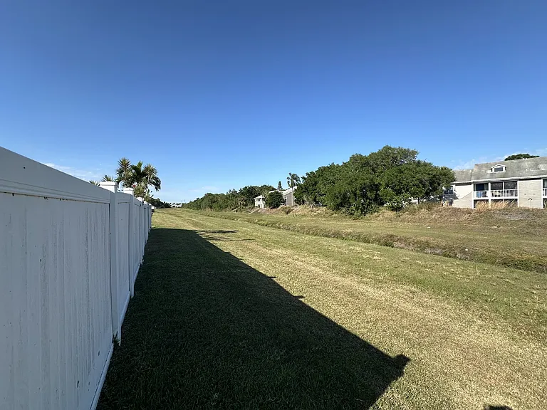 910 Luminary Cir — Photo 11