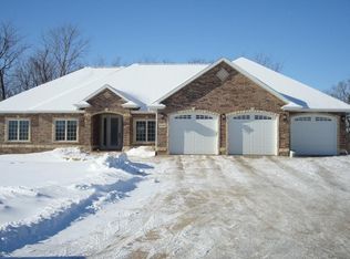 8096 Eleanor Ridge Ct, Dubuque, IA 52003